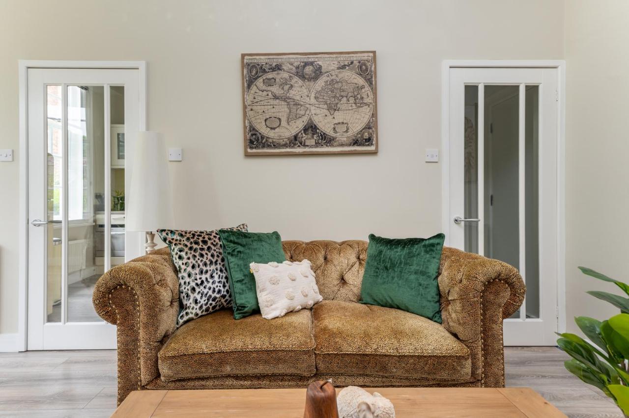 Spacious In The Heart Of I Pass The Keys * York
